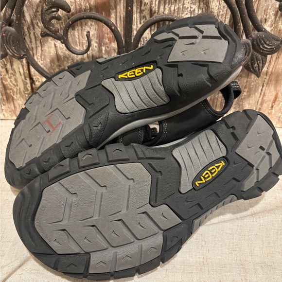 Keen Newport waterproof closed toe sandals 10 like new main image 4